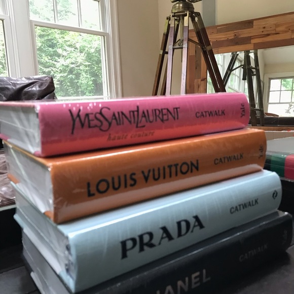 "CATWALK" Books: CHANEL*YSL*Louis Vuitton *DIOR~ - Picture 6 of 9